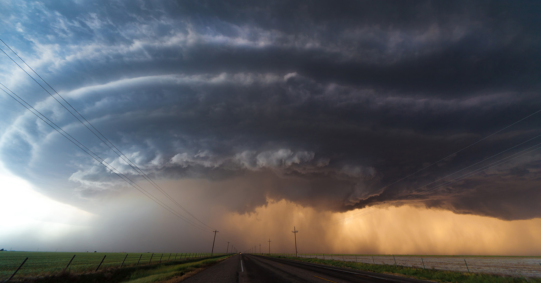 Supercell thunderstorm in the American Plains.